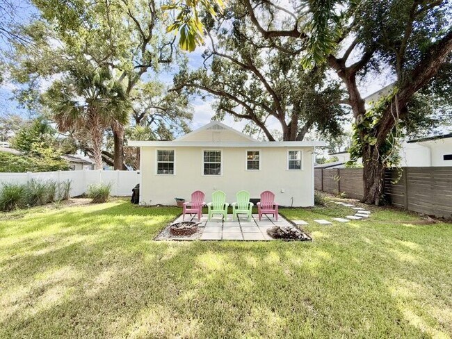 Building Photo - 909 W Fribley St