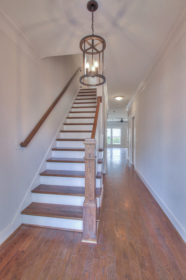 Building Photo - 1319B Pillow St