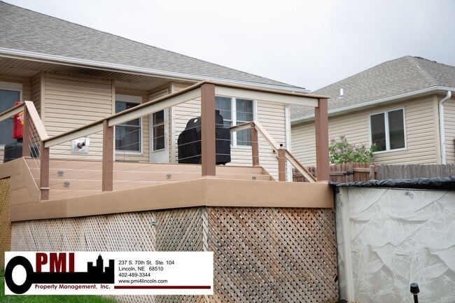 Building Photo - 4 Bedroom and 3 bathroom Fully Furnished