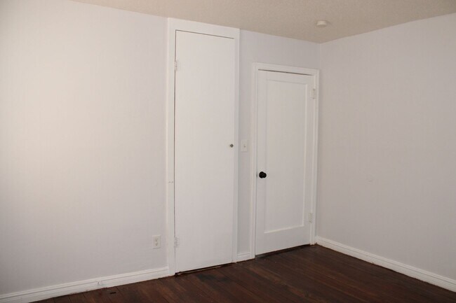 Building Photo - Oliver -Eakle Dollhouse 2/1/1 Located by the Amarillo College