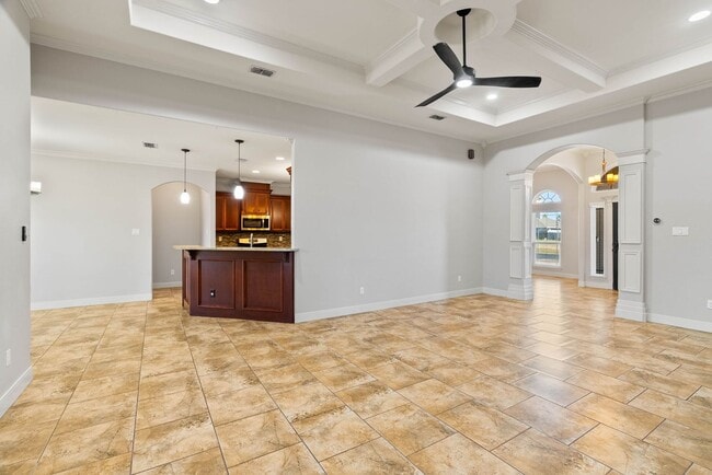 Building Photo - 4 Bedroom 3 Bath on the Island