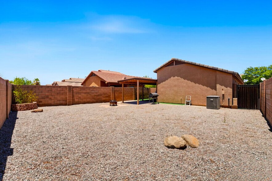 Building Photo - 42551 W Hillman Dr