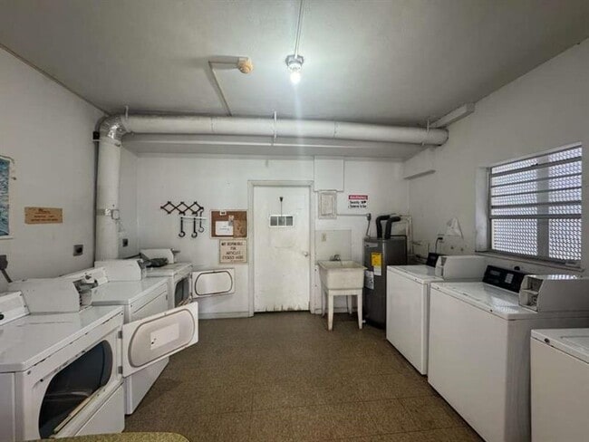 Building Photo - 348 S Federal Hwy