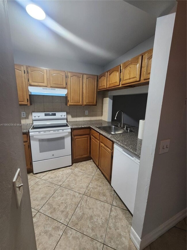 Building Photo - 10960 NW 29th Ct