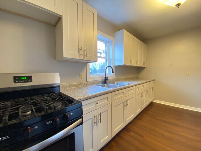 Building Photo - 2240 White Oak Ave