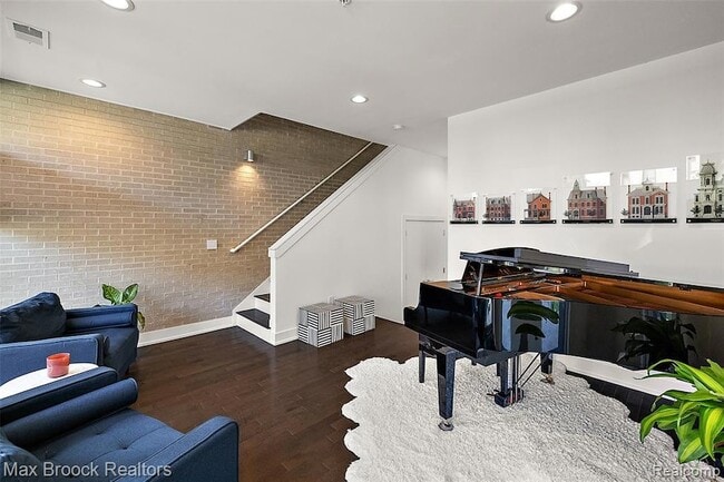 Building Photo - 284 Alfred St