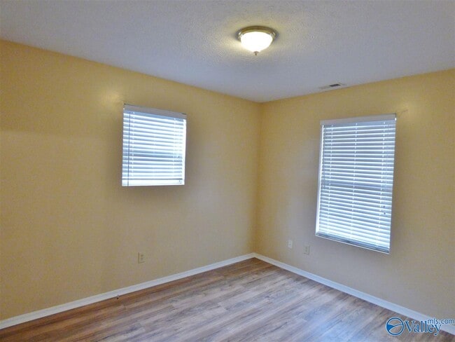Building Photo - 2714 9th Ave SW