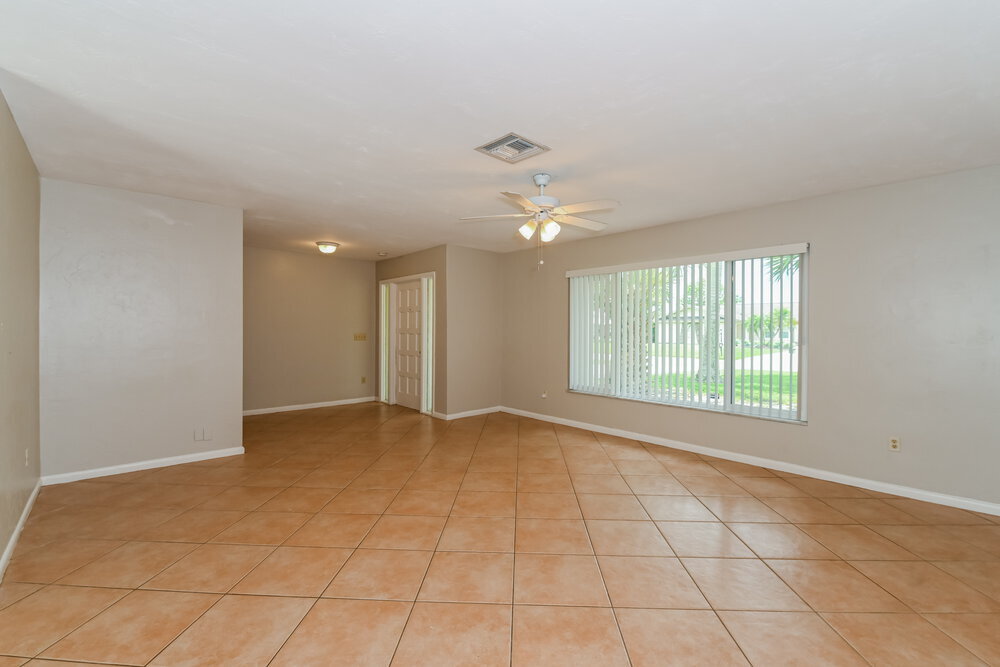 Building Photo - 349 Bay Meadows Dr