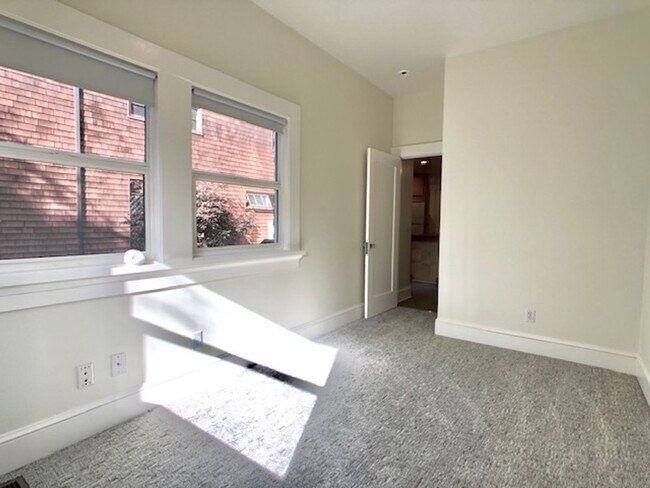 Building Photo - 1714 Santa Clara Ave