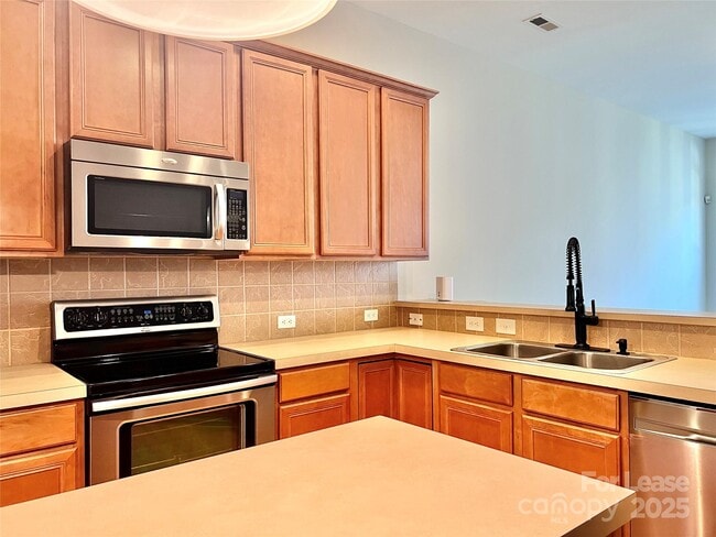 Building Photo - 1205 Gainsborough Dr
