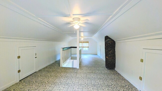 Building Photo - 126 E Wilburn Ave