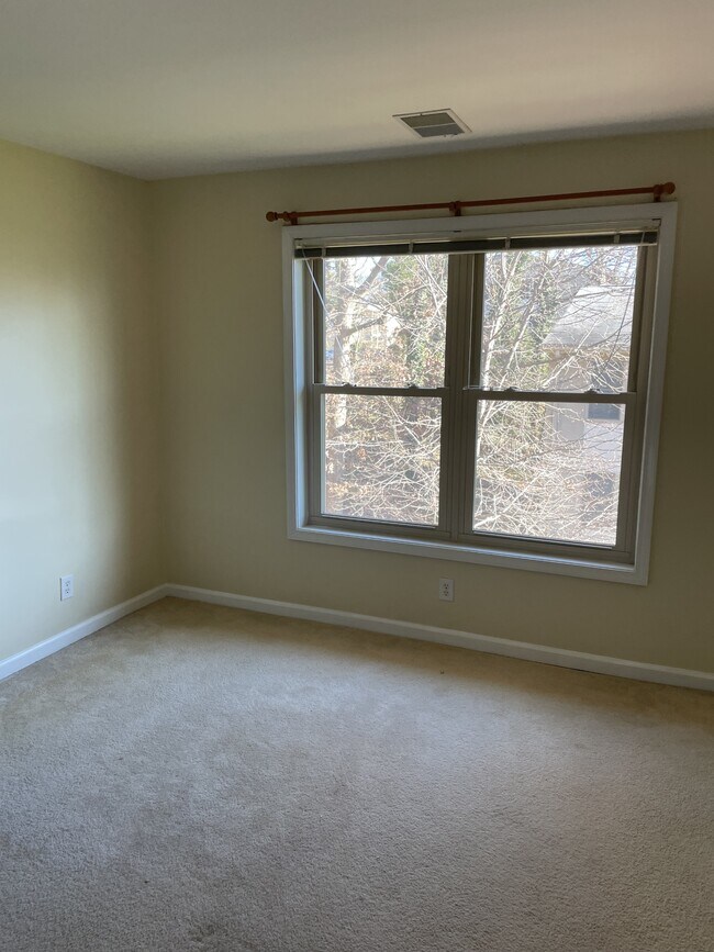 Building Photo - 1142 Cove Rd