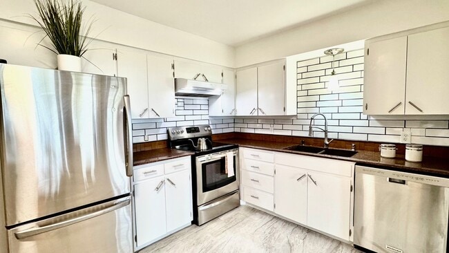 Building Photo - 3720 W Grandview Ave