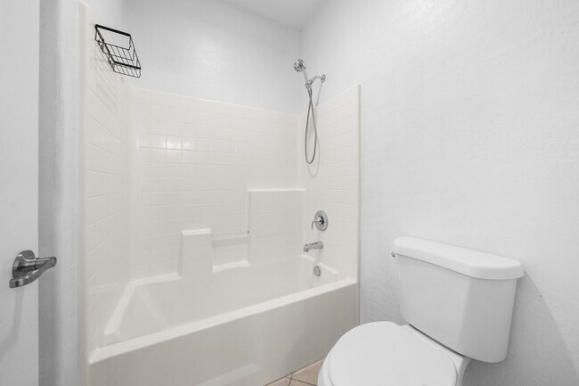 Building Photo - Well-Maintained 4-Bed, 3-Bath Home in Gated Community