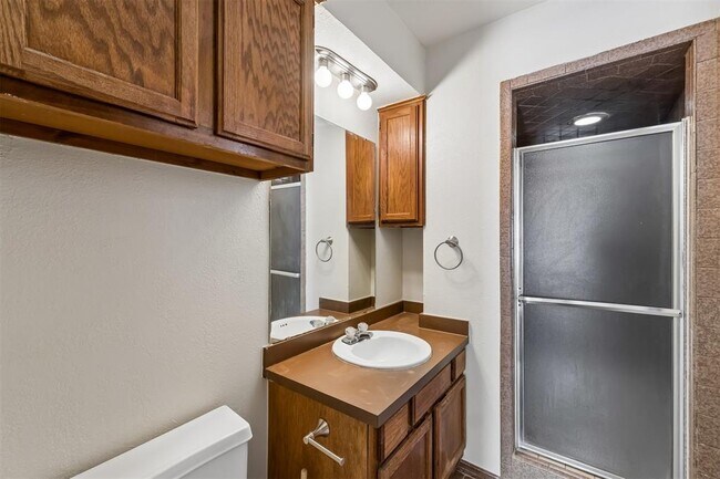 Building Photo - 208 Hudson Pl