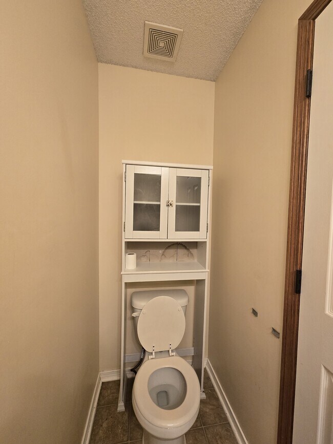 Building Photo - 4462 S Elizabeth Ave