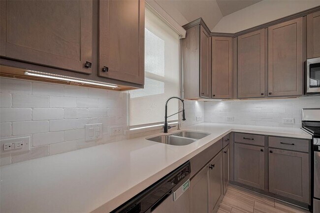 Building Photo - 23202 Penstemon Trail