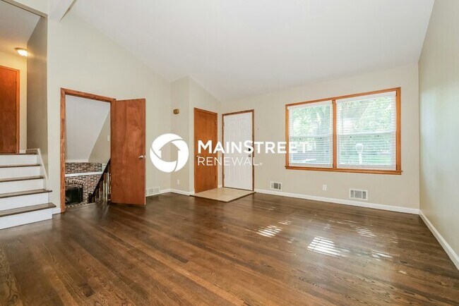 Building Photo - 3 Bedroom Pet-Friendly Home in Shawnee, KS with Main Street Renewal