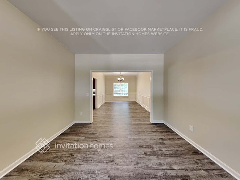 Building Photo - 2450 Freemont St