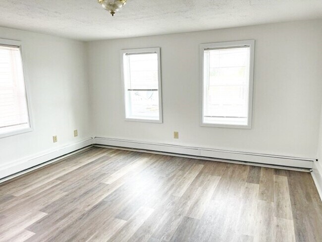 Building Photo - 28 Wyman St