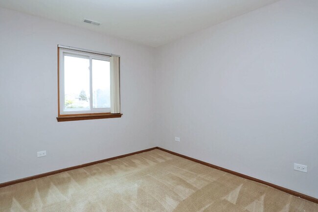 Building Photo - 675 Greenfield Ct