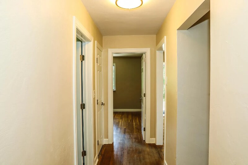 Building Photo - 3981 Willow Creek Dr