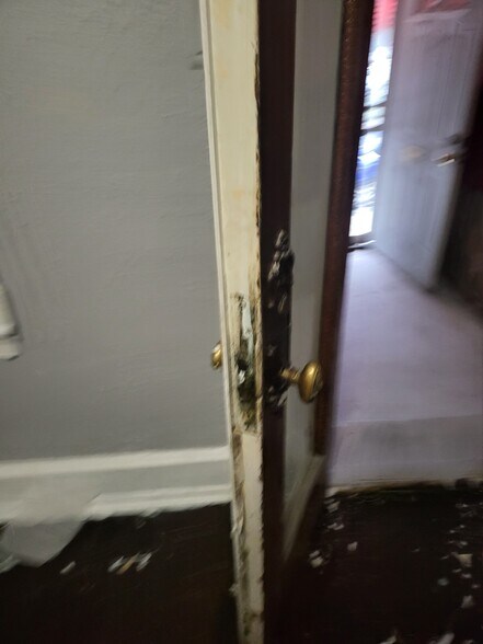 Building Photo - 643 N Peach St