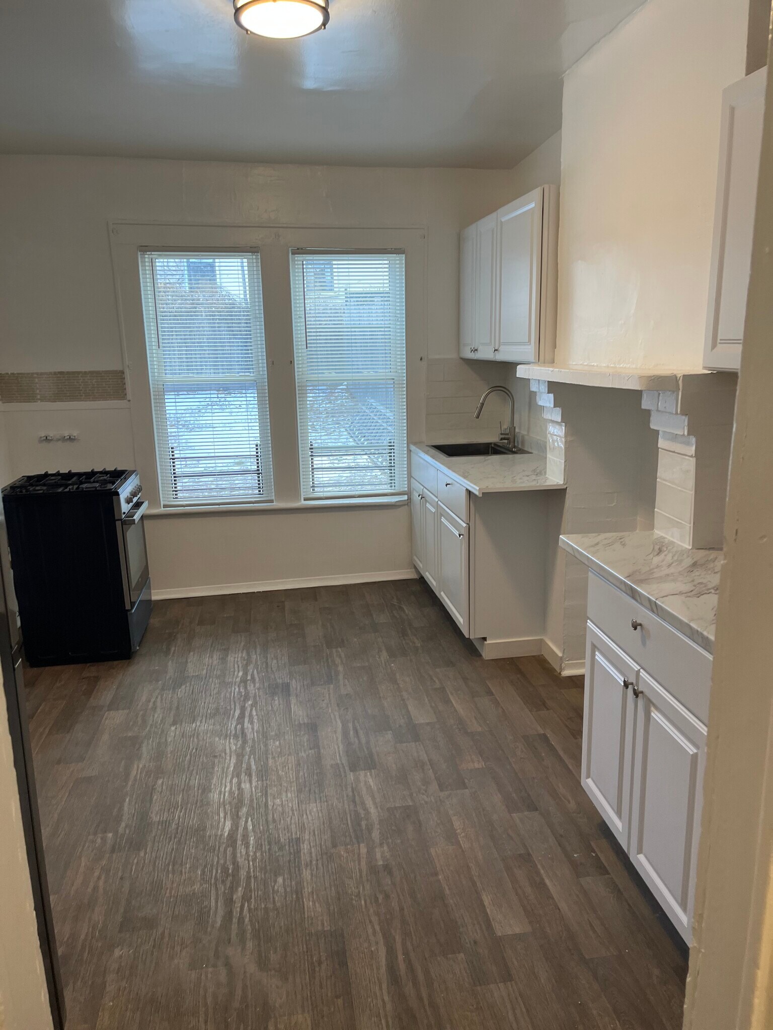 Building Photo - 44 N Bond St