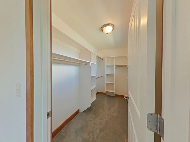Building Photo - Beautiful 3 bedroom, 2 1/2 bathroom, townhouse with attached garage!