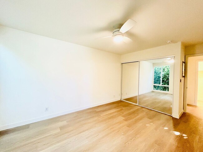 Building Photo - ven920