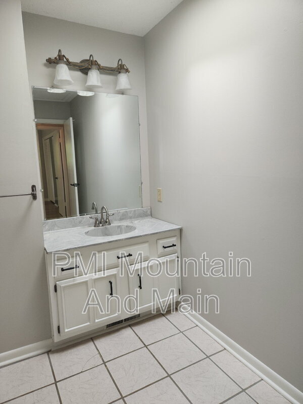 Building Photo - 232 Bryant Rdg Dr