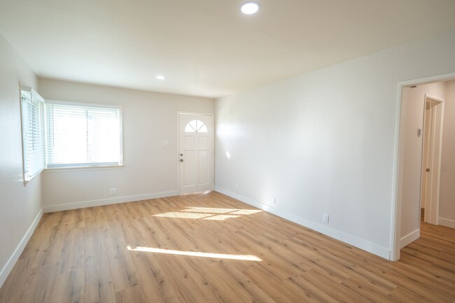 Building Photo - Spacious 1 Bedroom in Torrance with Washer...