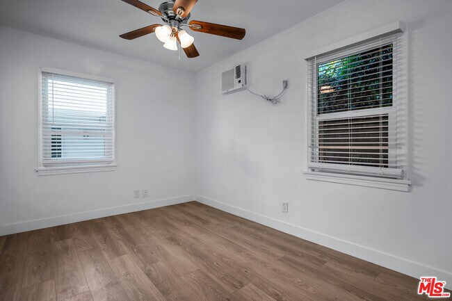 Building Photo - 3330 Caroline Ave