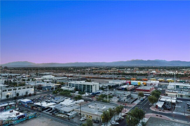 Building Photo - 200 Hoover Ave