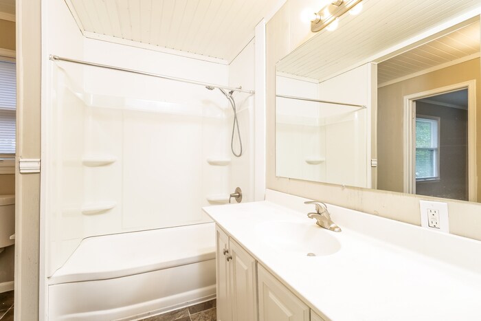 Building Photo - 13624 Spring St