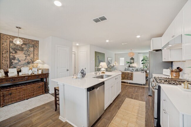 Building Photo - Beautiful 5-Bedroom Home in Riverstone at Westpointe