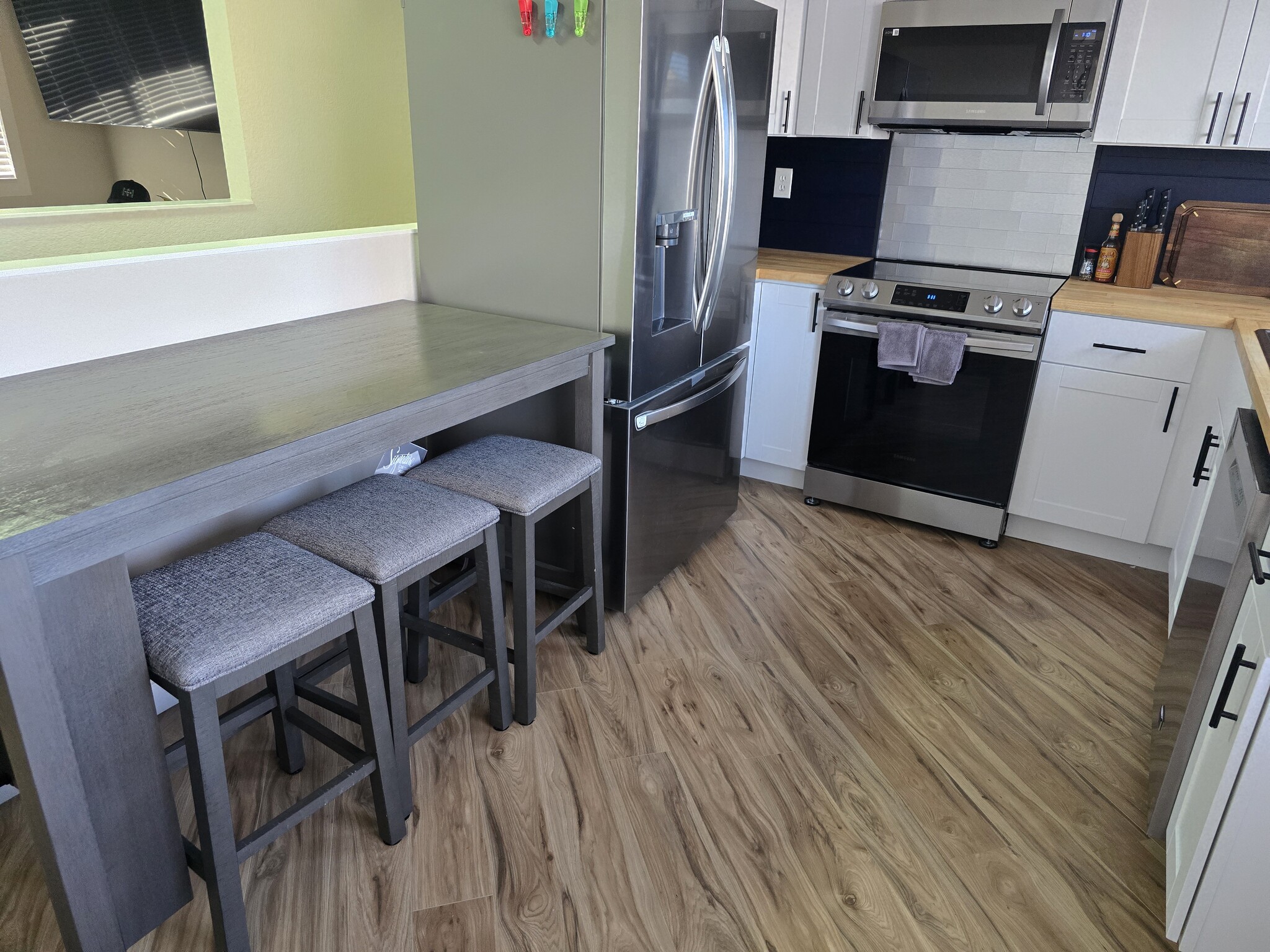 Fully stocked Kitchen! - 902 S Zephyr Ct