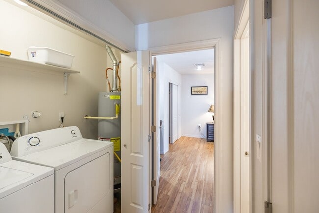 Building Photo - 800 Sherwood Dr