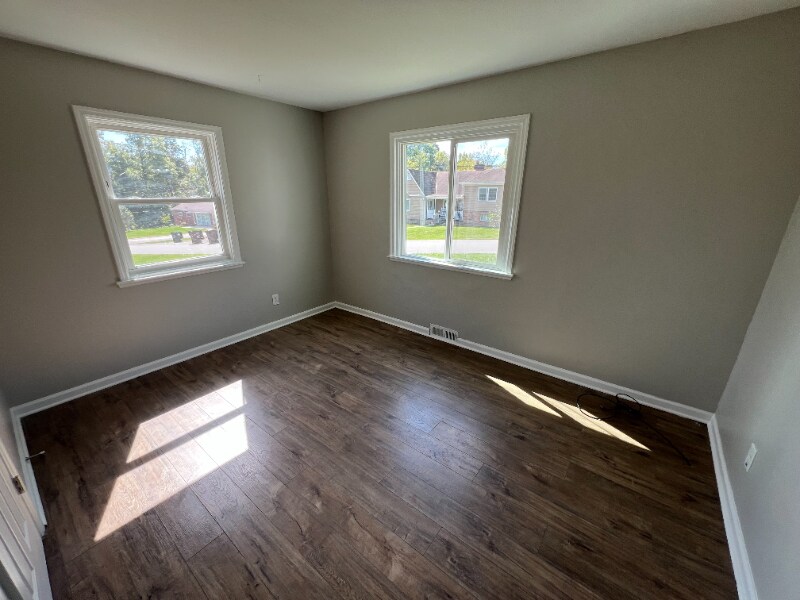 Building Photo - 6416 Walnut Dr