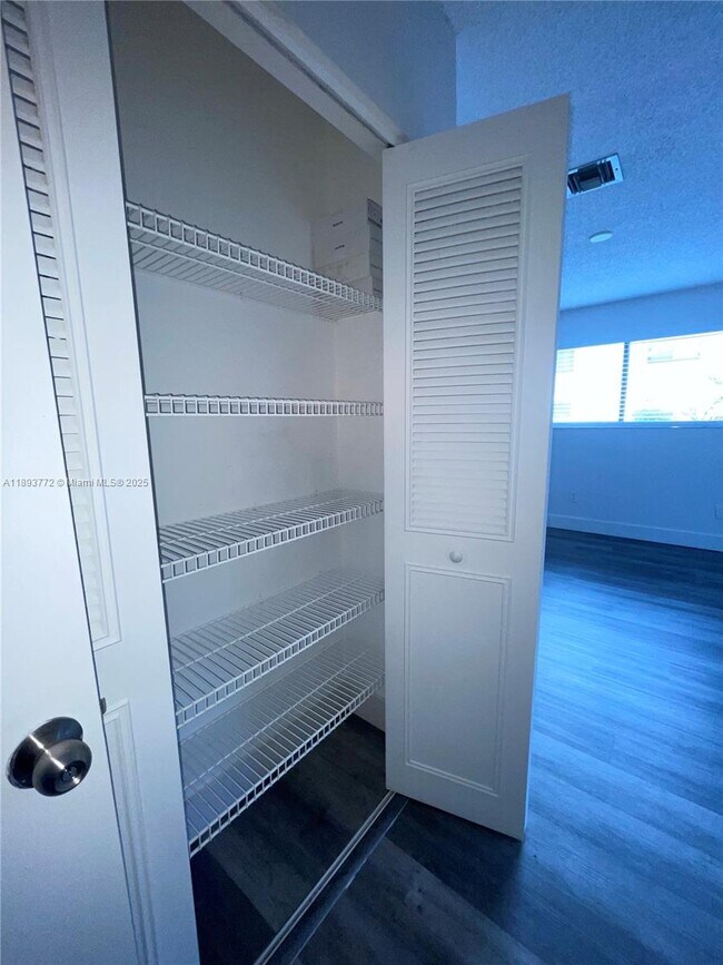 Building Photo - 4300 Landar Dr