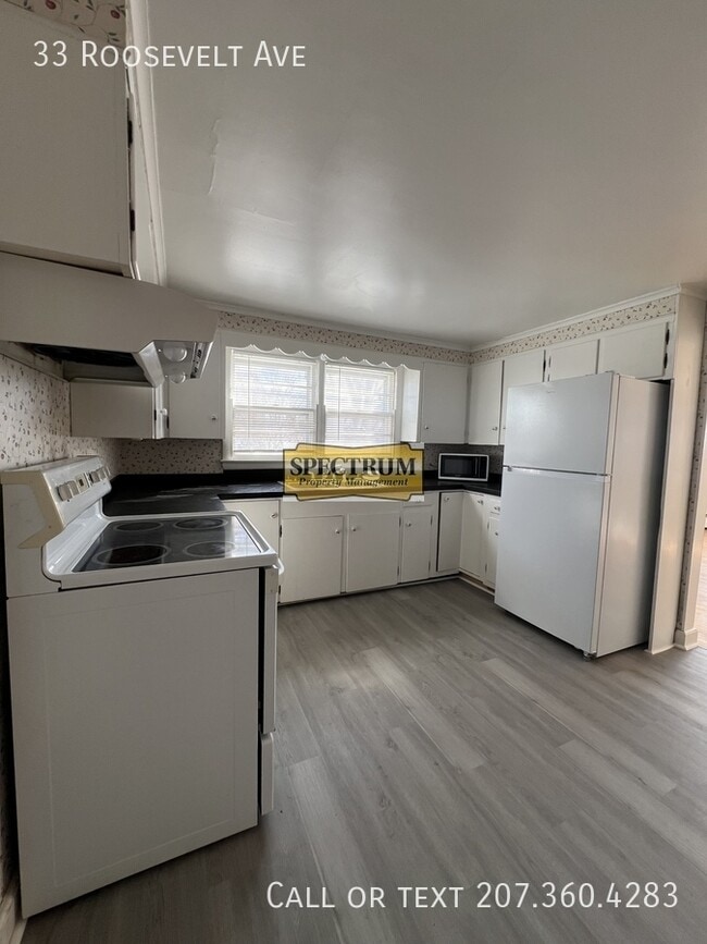 Building Photo - 33 Roosevelt Ave