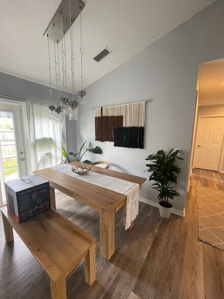 Building Photo - 141 Palmer St