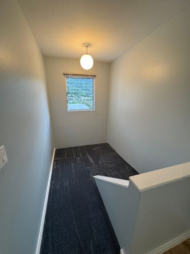 Building Photo - Bright & Spacious 3-Bedroom Home in Peacef...