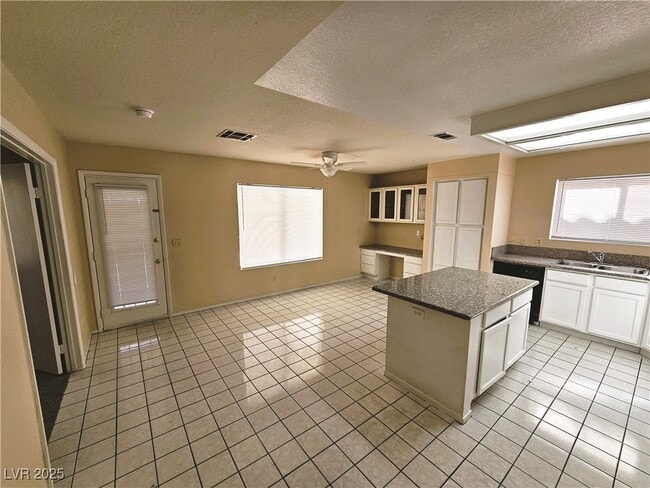 Building Photo - 1216 Lucia Dr