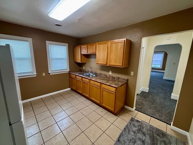 Building Photo - 306/308w2nd