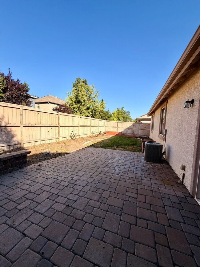Building Photo - 10787 Grayslake Dr