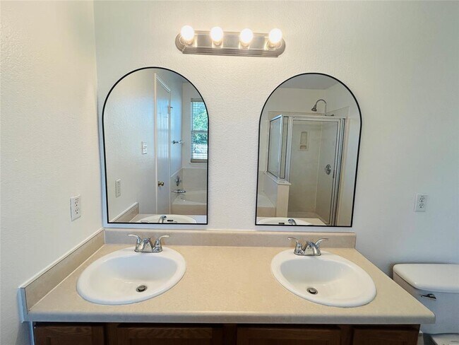 Building Photo - 600 McCarthur Dr