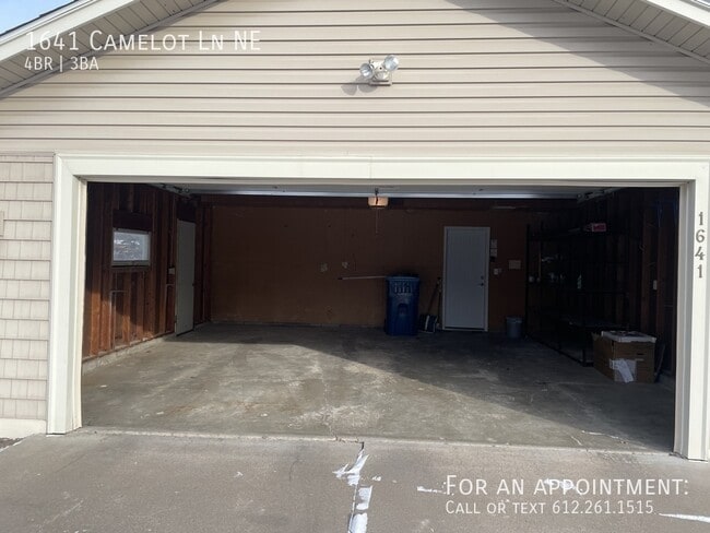 Building Photo - 1641 Camelot Ln NE