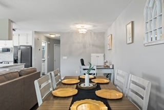 Building Photo - 160 Commons Dr