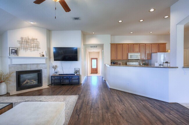 Building Photo - 108 Cove Cir